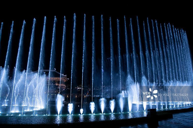 宜兴窑湖小镇美丽夜景音乐喷泉与古建筑图片素材