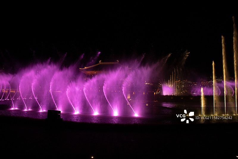 宜兴窑湖小镇美丽夜景音乐喷泉与古建筑图片素材