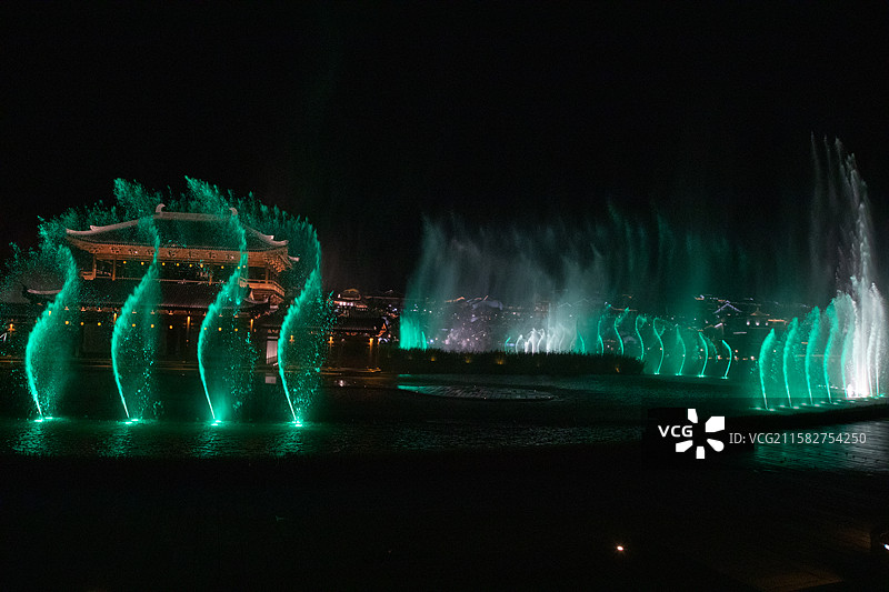 宜兴窑湖小镇美丽夜景音乐喷泉与古建筑图片素材