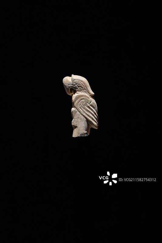 浙江省杭州市临平玉架山考古博物馆星斗古国时代的中国特展玉鹰 后石家河文化 湖南澧县孙家岗出土图片素材