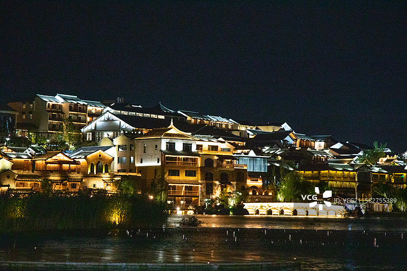 宜兴窑湖小镇夜景水乡，古建筑灯火辉煌图片素材