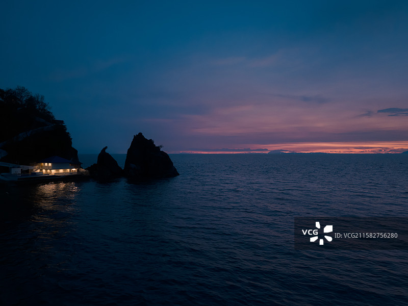 海崖霞光：Anilao日落映海图片素材