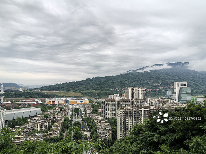 川藏线骑行第二天，在雅安避雨修整一天图片素材