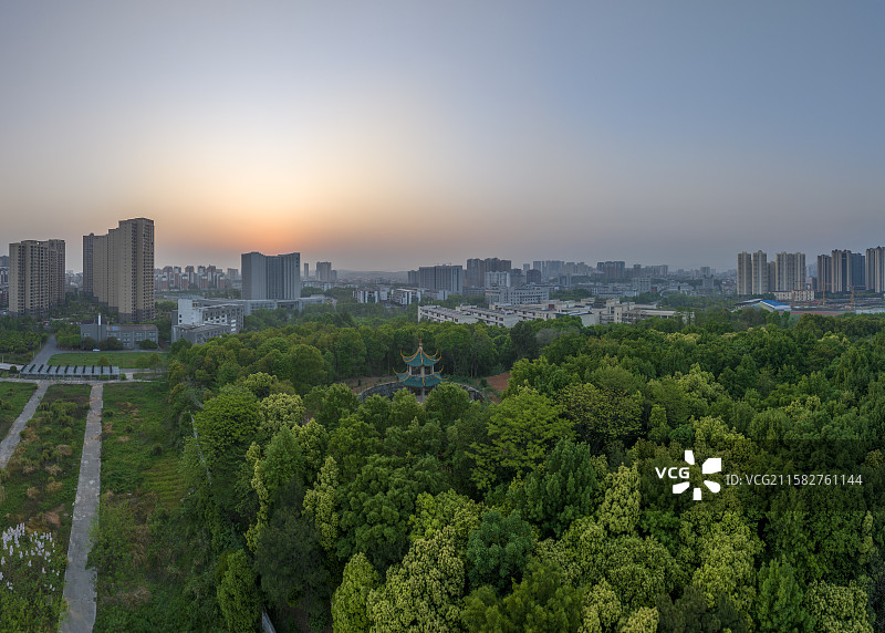 航拍湖北科技学院大学校园建筑城市风光图片素材