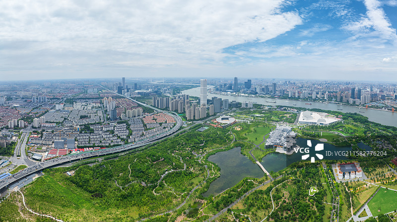 鸟瞰上海后滩公园上海世博文化公园上海SK大厦图片素材