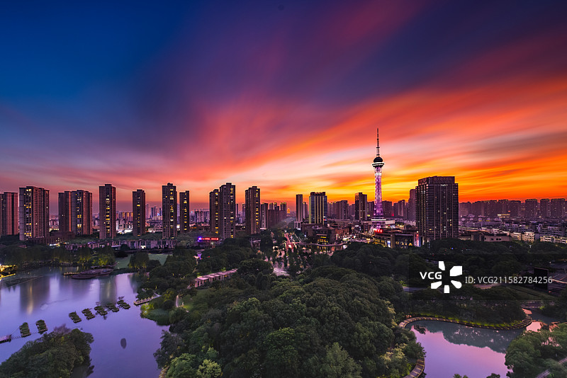 常州武进新天地公园与电视塔风光图片素材