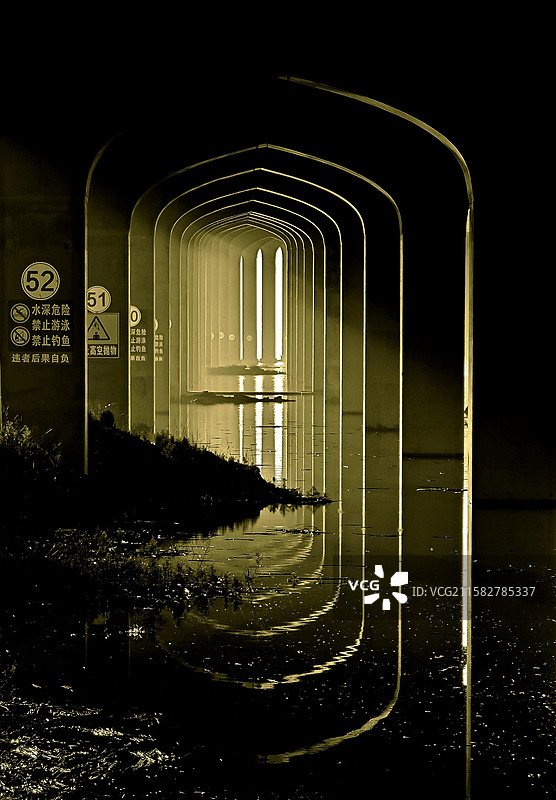 探索 长焦拍摄桥洞里的光影，表达了宁静神秘的氛围，给人以无尽的遐想，充满了探索和未知。图片素材