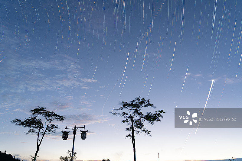 薄刀峰星轨图片素材