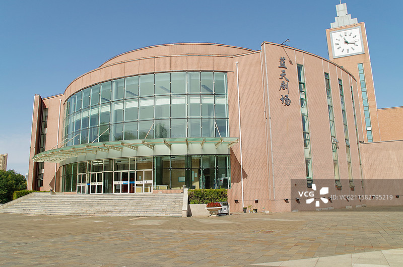 沈阳航空航天大学蓝天剧场，大学校园建筑外观，秋季户外城市，学校大学高校图片素材
