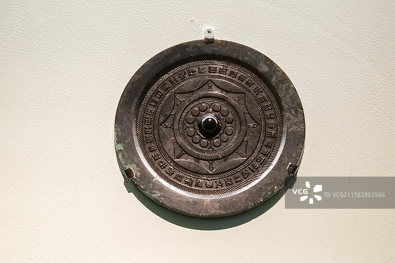 “湅治铜华”连弧纹铜镜 西汉 1951-1952年湖南长沙伍家岭出土 中国国家博物馆-古代铜镜文化展图片素材