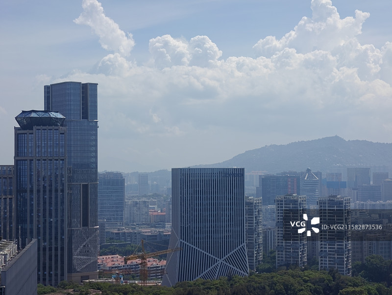 夏季雨过天晴的厦门观音山营运中心CBD城市风光图片素材