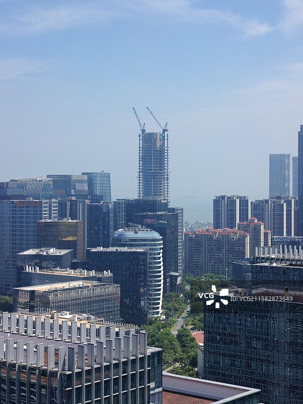 夏季雨过天晴的厦门观音山营运中心CBD城市风光图片素材