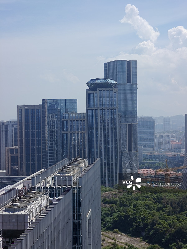 夏季雨过天晴的厦门观音山营运中心CBD城市风光图片素材
