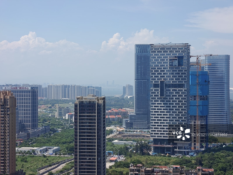 夏季雨过天晴的厦门观音山营运中心CBD城市风光图片素材