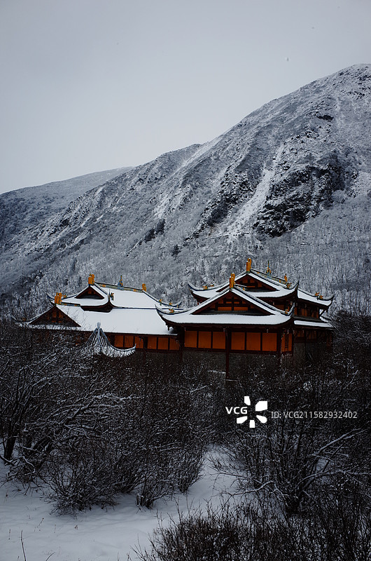 雪寺听禅图片素材
