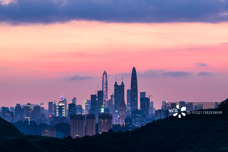 深圳市黄昏日落城市天际线摩天大楼建筑经济商务金融区图片素材