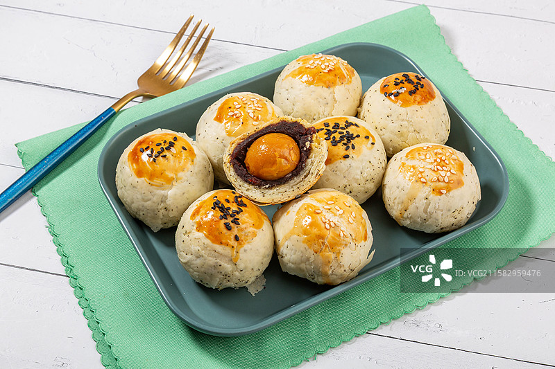 伯爵红茶蛋黄酥图片素材