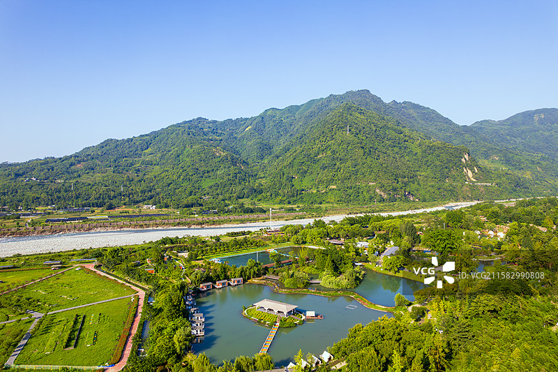 四川彭州鱼凫湿地公园度假村白昼航拍图片素材