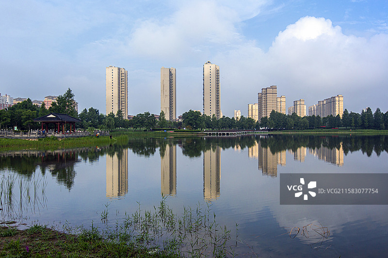 安徽省滁州市明光市城市风光的高视角视图图片素材