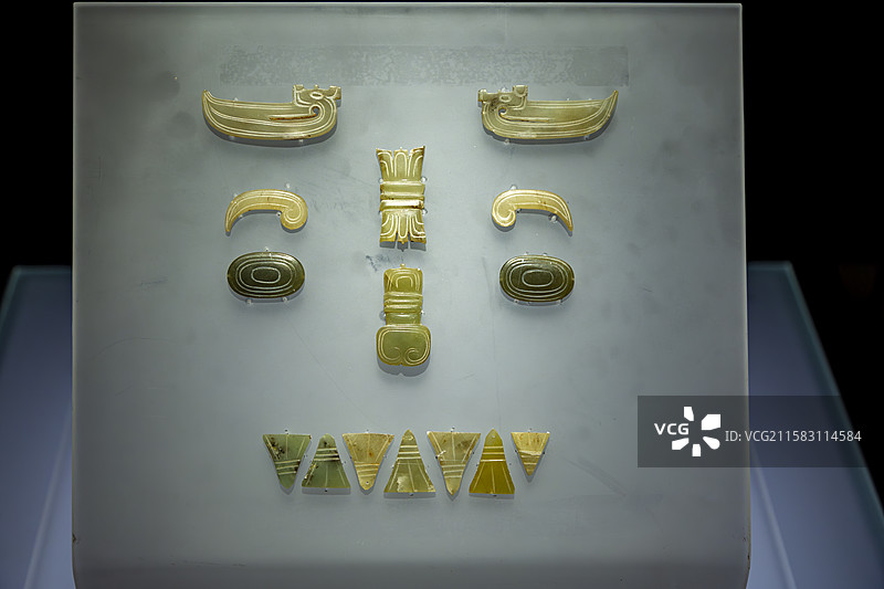 北京中国考古博物馆文物西周时期玉面幕，陕西长安张家坡西周墓地出土图片素材