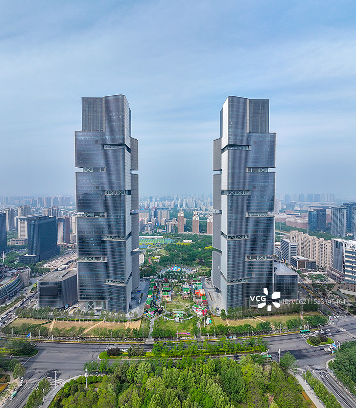 河南省郑州市郑州东站郑东绿地中心航拍图片素材