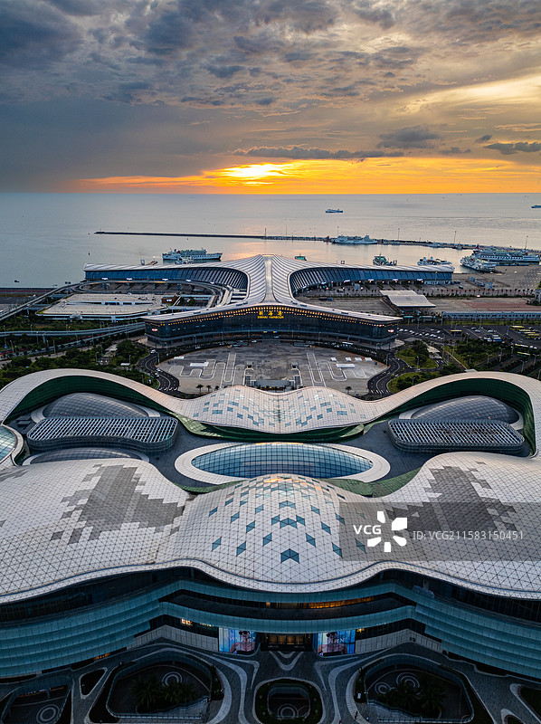 新海港和CDF免税城日落航拍图片素材