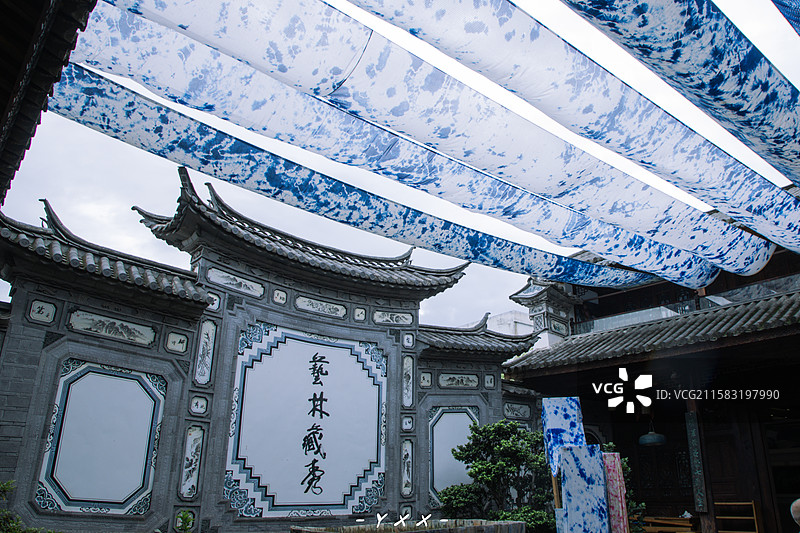 大理喜洲古镇扎染图片素材