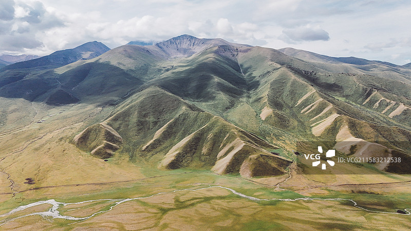 巴音布鲁克山脉航拍图片素材