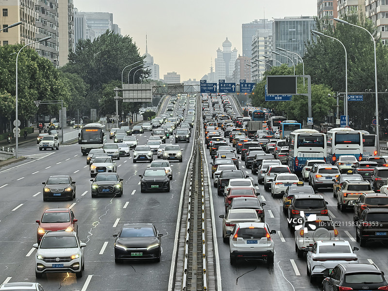 北京暑期早高峰拥堵的交通路况（西直门桥）图片素材