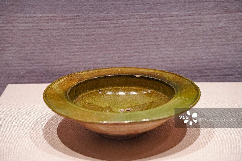阿鲁科尔沁旗博物馆藏辽代绿釉折沿洗图片素材