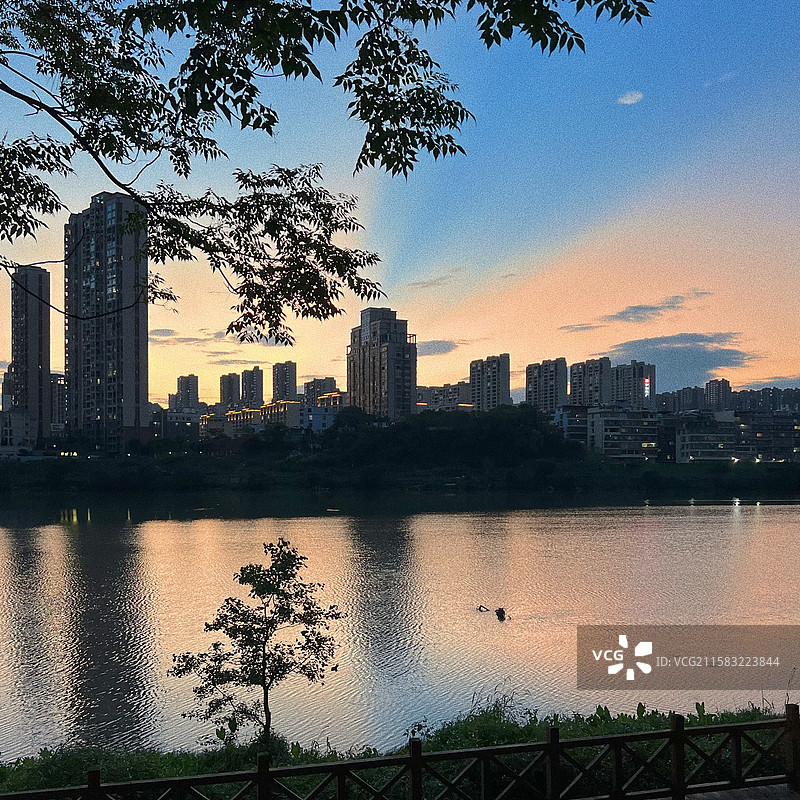 江西赣州章贡区赣江的晚霞图片素材