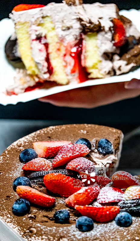 可可草莓巧克力奶油乳脂水果生日蛋糕特写镜头图片素材