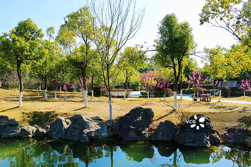 三国赤壁古战场,三国雕塑园里摆放有各种根据三国历史典故而塑造的人物历史人物与事件,以三国文化为载体图片素材