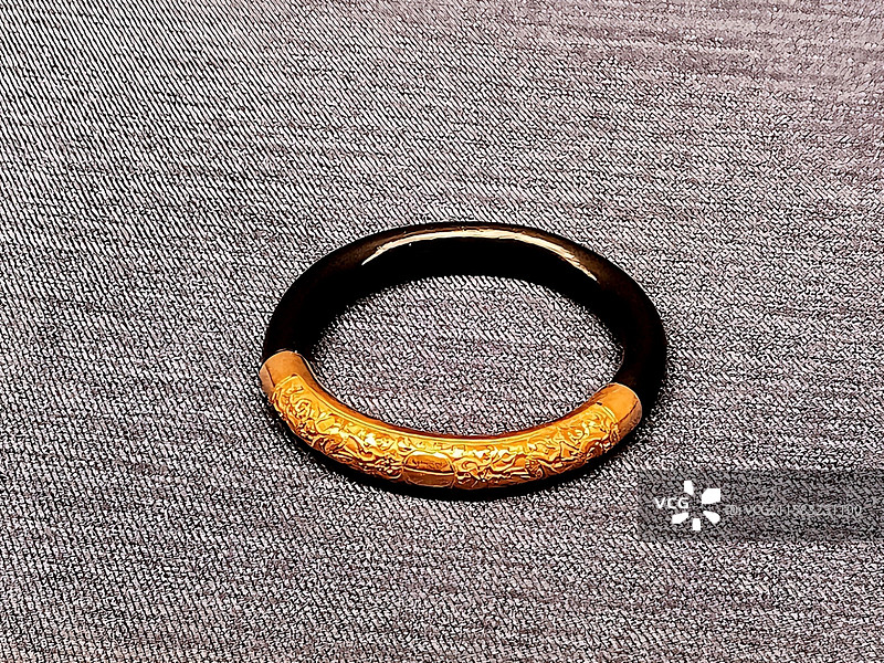 清·金质双龙戏珠手镯图片素材