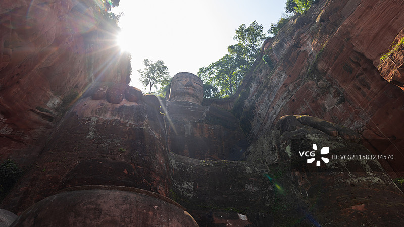 四川乐山大佛三江交汇河流城市古建筑航拍图片素材