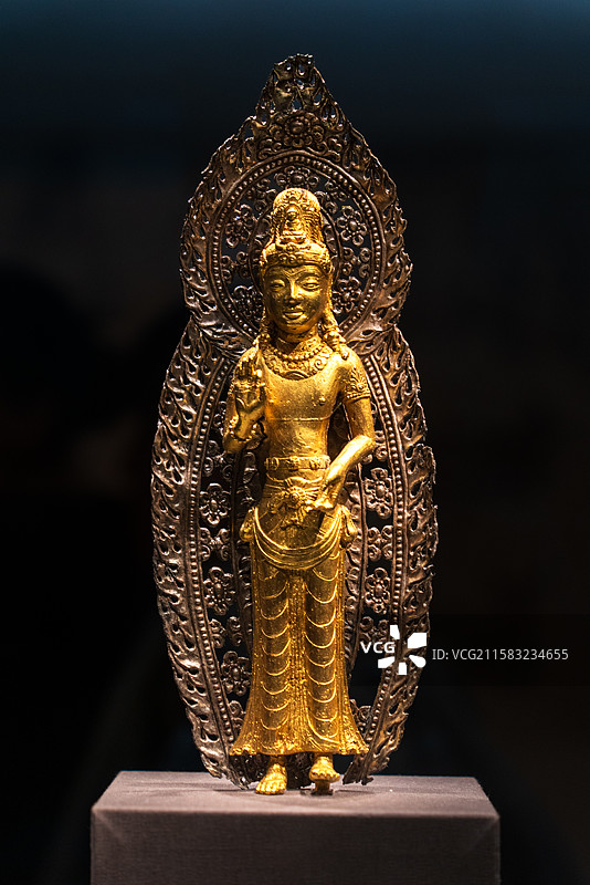 云南省博物馆藏大理国银背光金阿嵯耶观音像图片素材