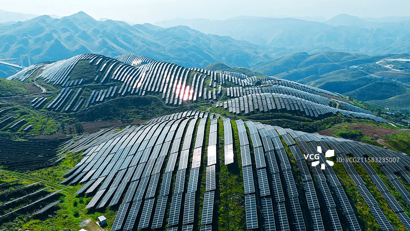 山区光伏发电光伏面板新能源电力设施图片素材