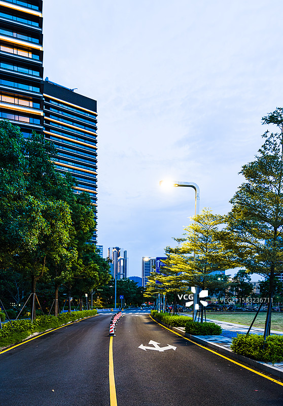 汽车广告背景图-城市道路图片素材