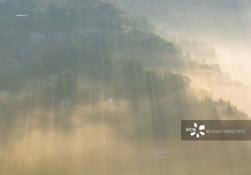 山间晨曦与古韵塔影 龙华古镇八仙山日出图片素材
