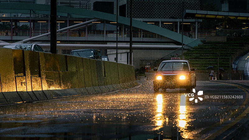 香港雨夜时的的士图片素材