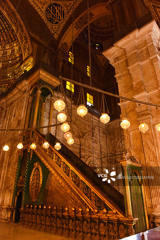 埃及穆罕默德阿里清真寺内景吊灯图片素材
