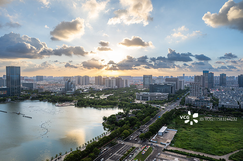 盐城城市俯瞰美景（聚龙湖）图片素材
