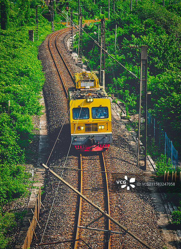 行驶中的火车头图片素材