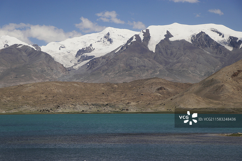 帕米尔高原的喀拉库勒湖图片素材