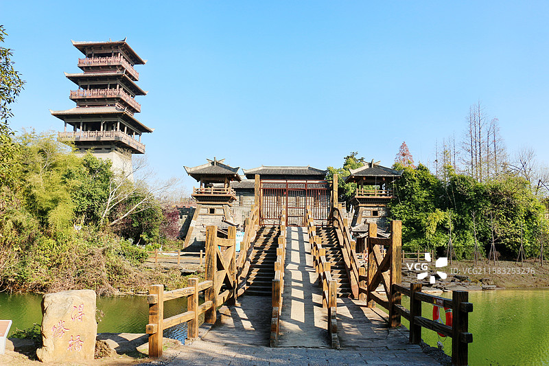 三国赤壁古战场，得胜桥建于赤壁之战后，纪念孙刘联军击败曹操而建，桥头石碑刻得胜桥，过桥便是吴军水寨图片素材