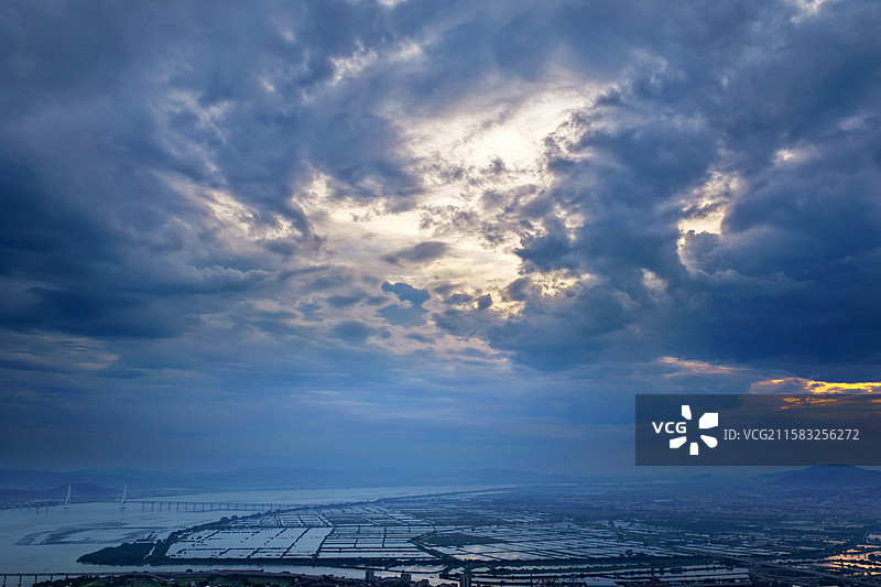 广东汕头牛田洋上空的云图片素材