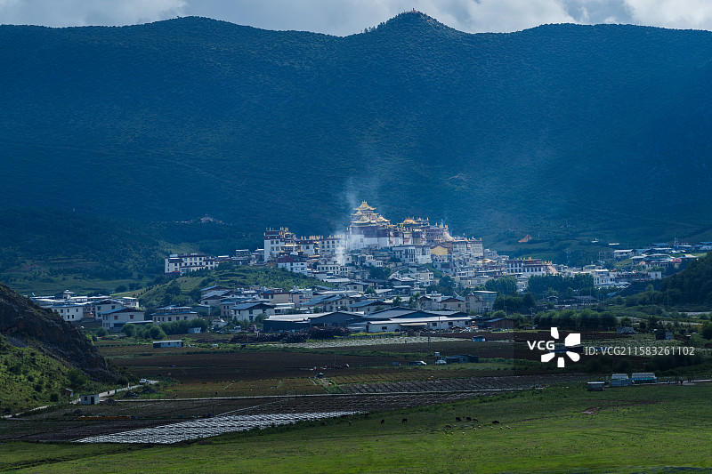 上午10点左右松赞林寺图片素材