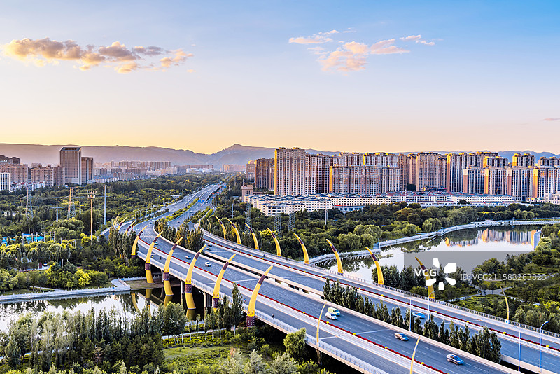 中国内蒙古呼和浩特市如意开发区牛角桥高视角黄昏风光图片素材
