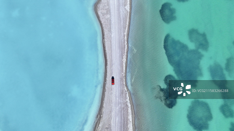 航拍西藏  蓝与绿自然和谐图片素材