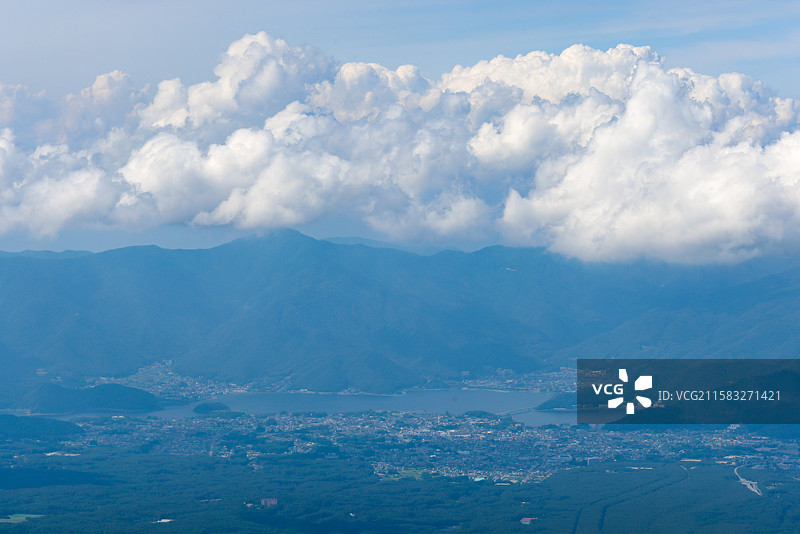 富士山远眺云海河口湖山中湖图片素材